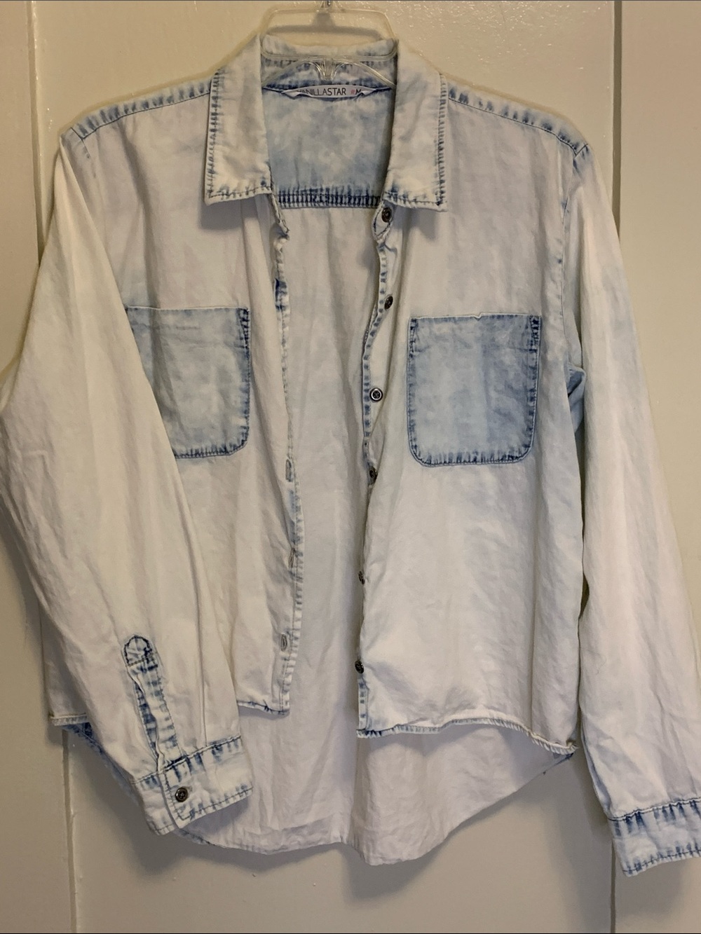 Vanilla Star Chambray Light Wash High-Low Classic Button Down Shirt